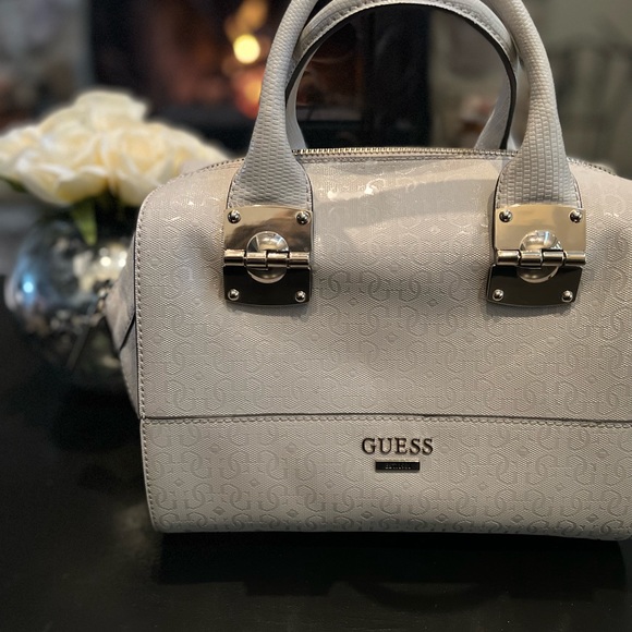 Guess satchel with leopard print interior - Picture 1 of 4